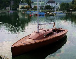 Boote mit Motor